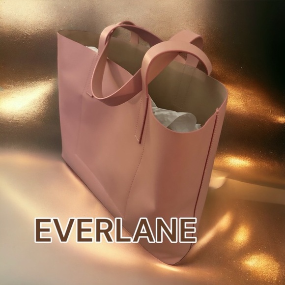 The New Day Market Tote is a contemporary update on the classic tote! EVERLANE! - Picture 5 of 5